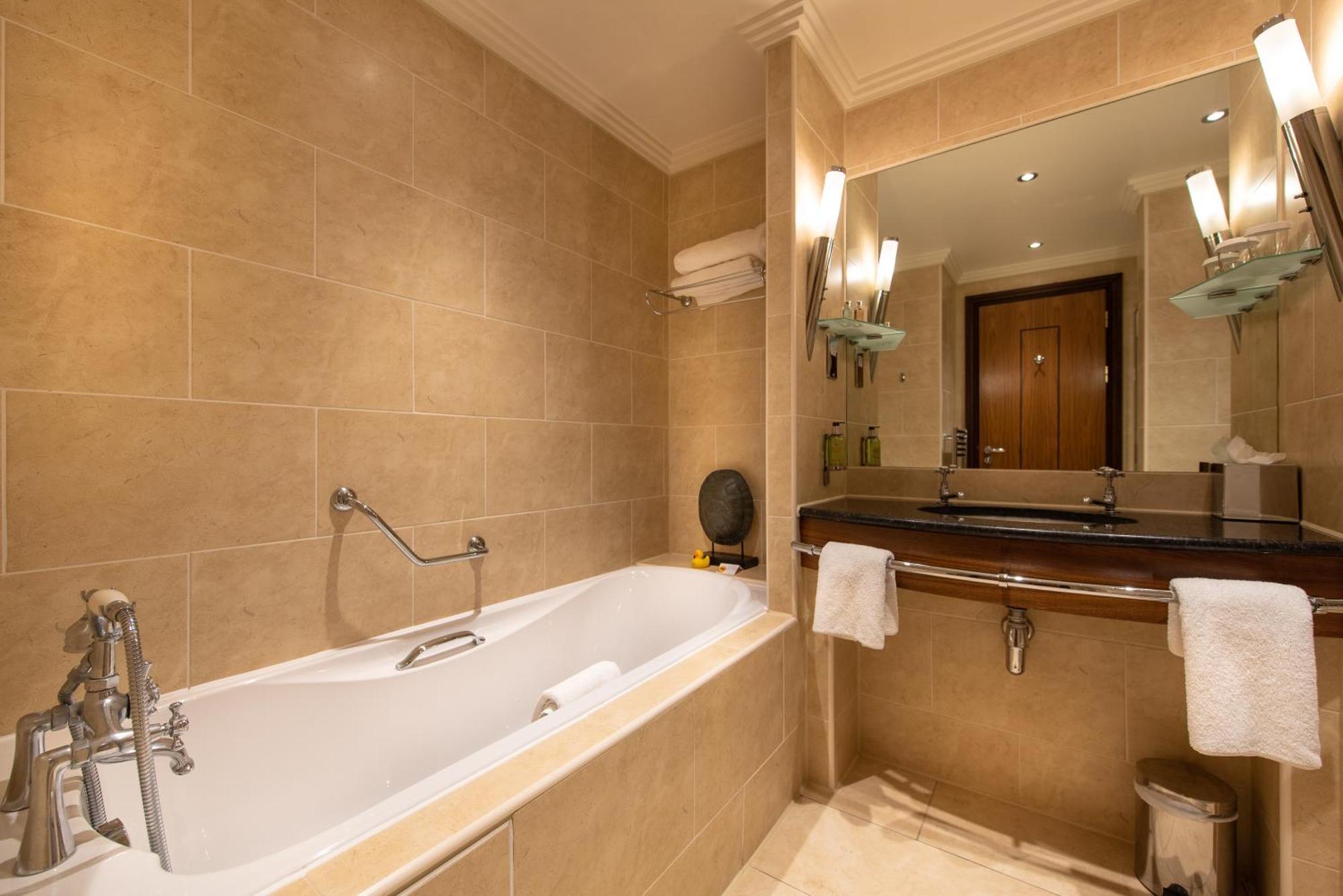 Morley Hayes Hotel Дарби Екстериор снимка